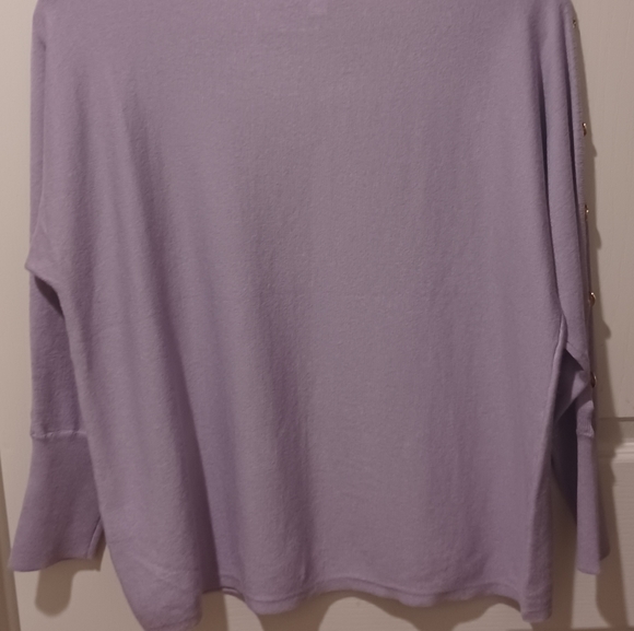 CABLE AND GAUGE LAVENDER PURPLE KEYHOLE SLEEVES GOLD BUTTONS TOP SIZE SMALL - Picture 14 of 15